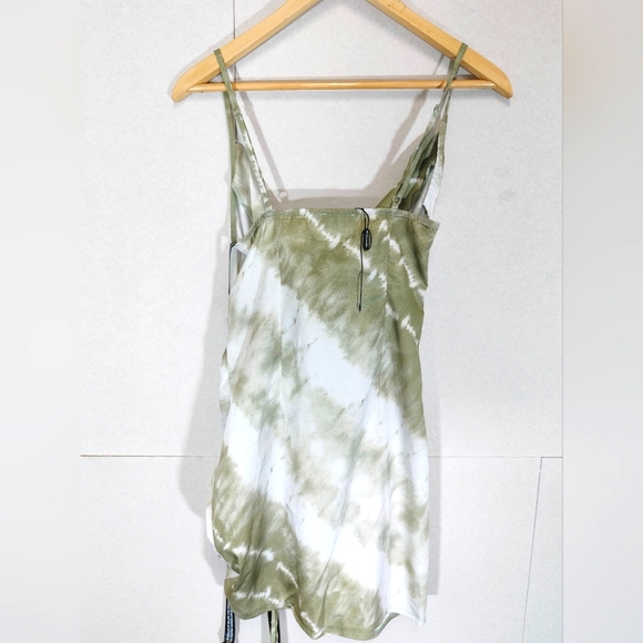 Pretty Little Thing Green Tie Dye Rouched Cowl Neck Dress Size UK 6 - Picture 2 of 8